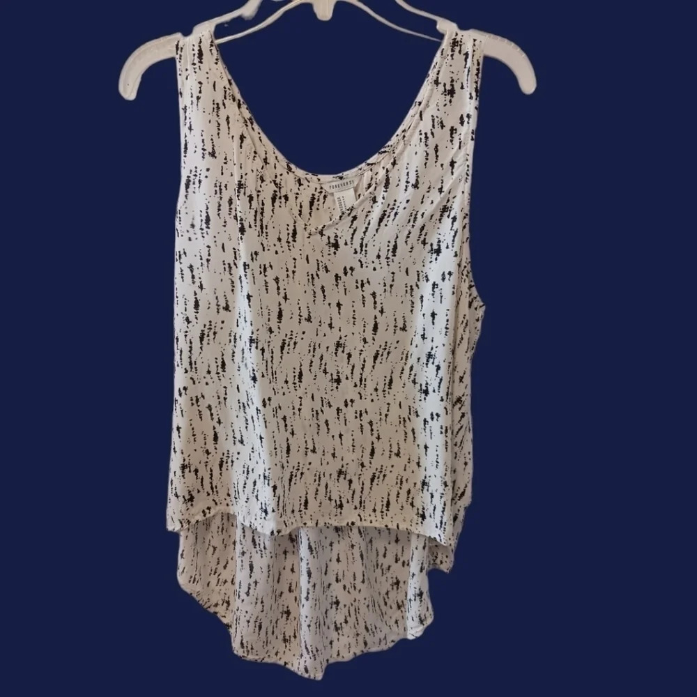 Forever 21 tank top sleeveless wht/blk color size Small